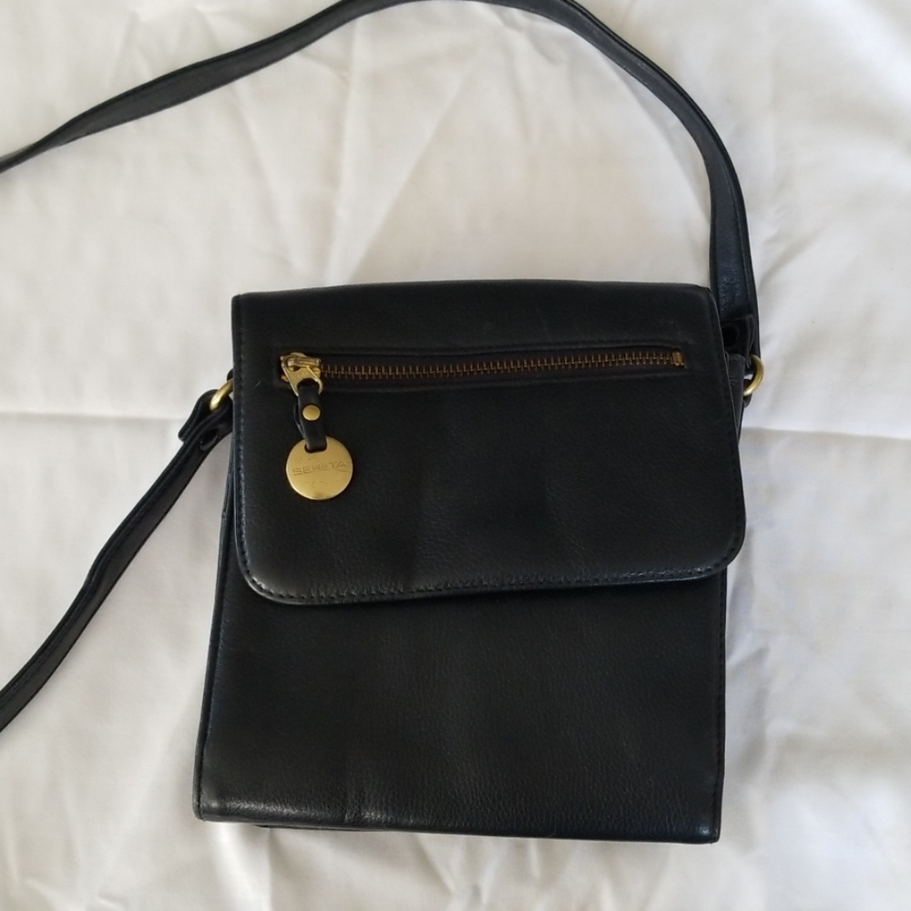 Navy leather shoulder bag.